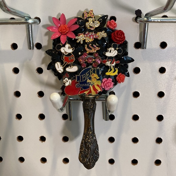 MINNIE and Mickey in Liberty Square Hand Mirror. Small 3” $48 - Picture 3 of 5